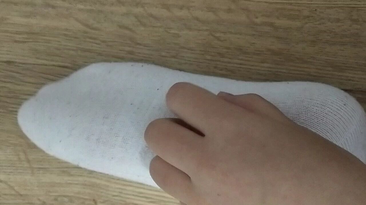 關于撓最新白絲襪腳心視頻的探討與分享