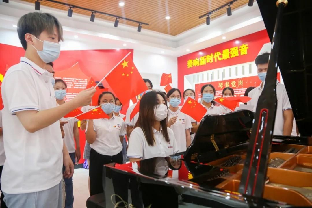 2025最新網(wǎng)絡(luò)紅歌，學(xué)習(xí)變化，自信成就未來，唱響勵志之歌的時代旋律